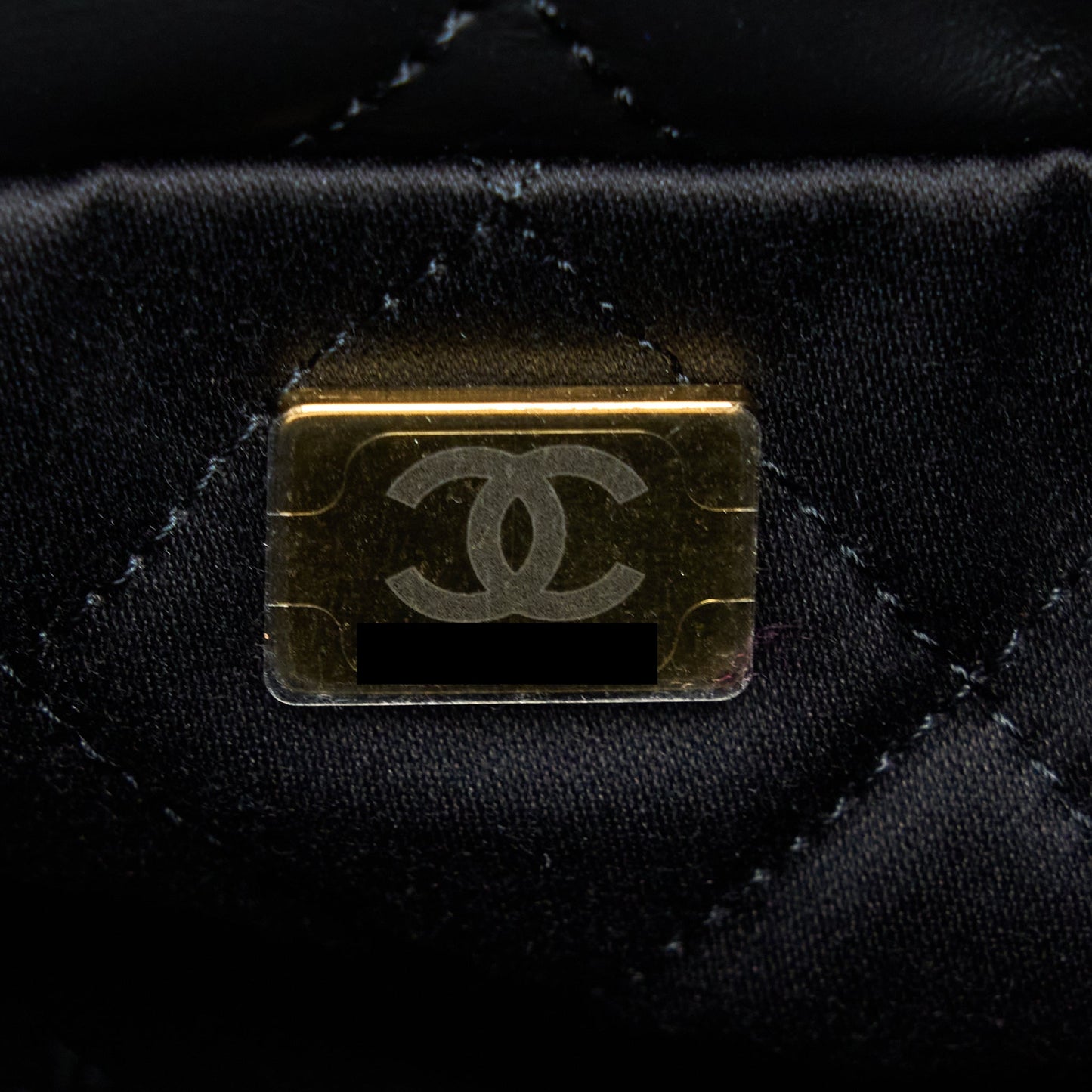 Chanel 22 Bag Medium Shiny Calfskin Black (Microchip)