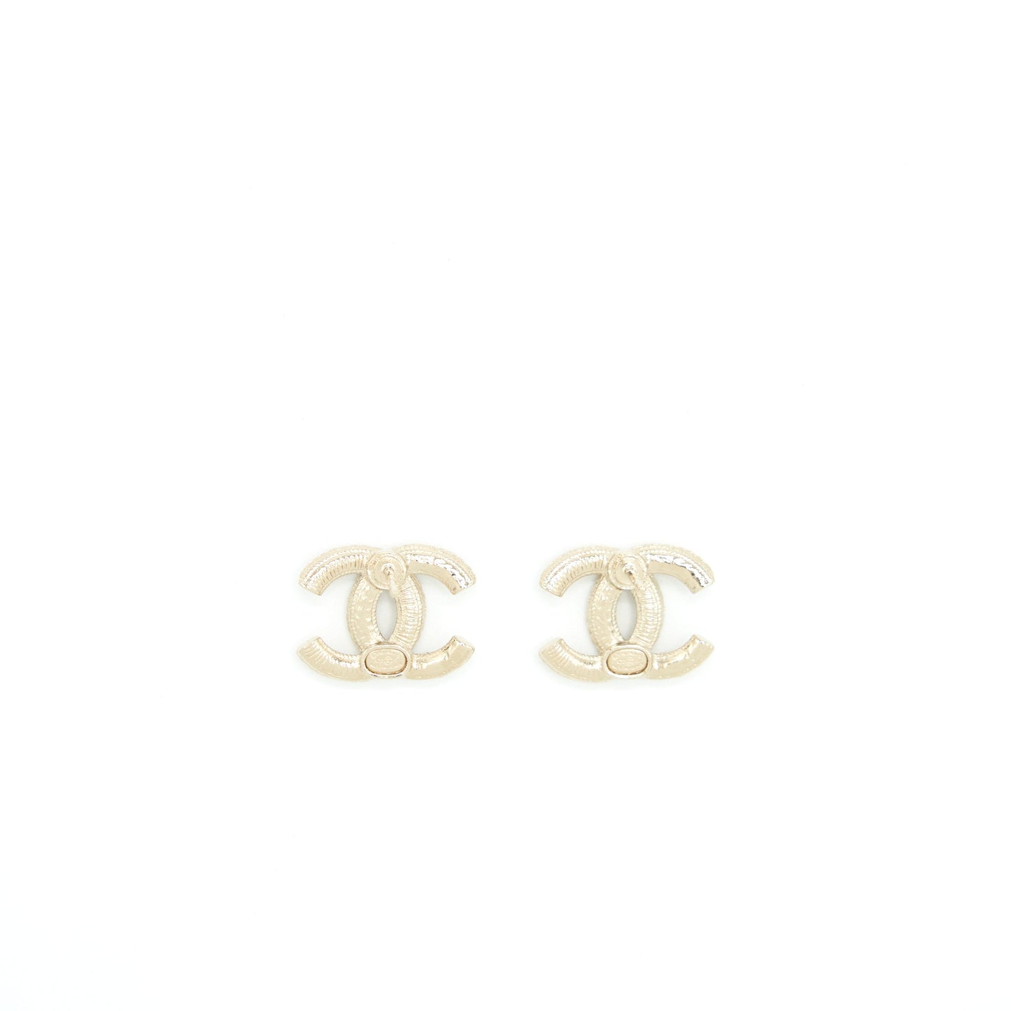 Chanel CC logo with mini pearl earrings L