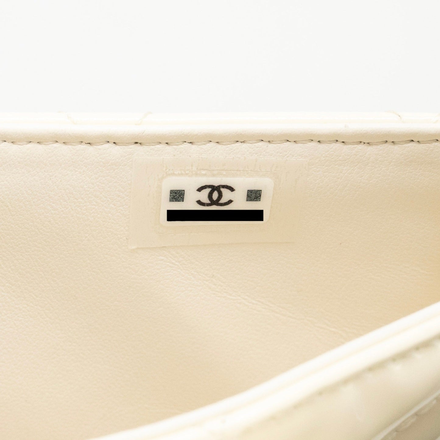 Chanel round clutch patent leather white (microchip)