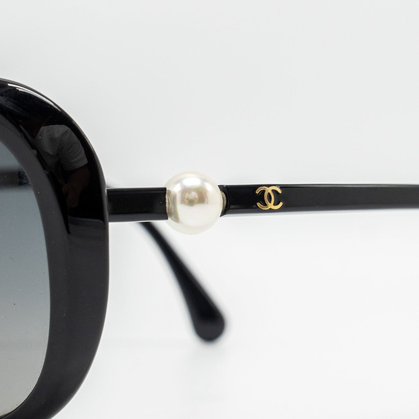Chanel Sunglasses with Pearl Black