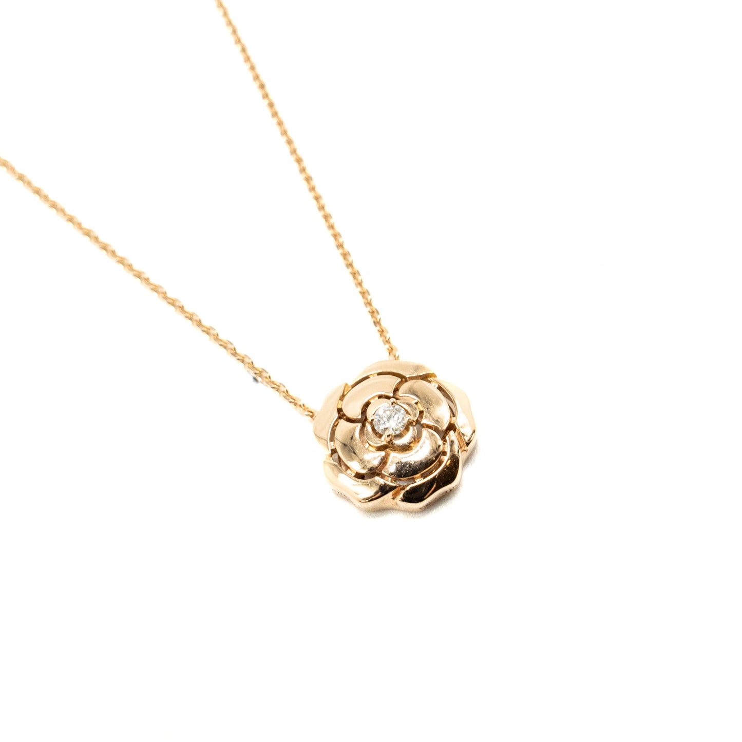 Chanel Exrtraid De Camelia Necklace 18k rose gold/diamond