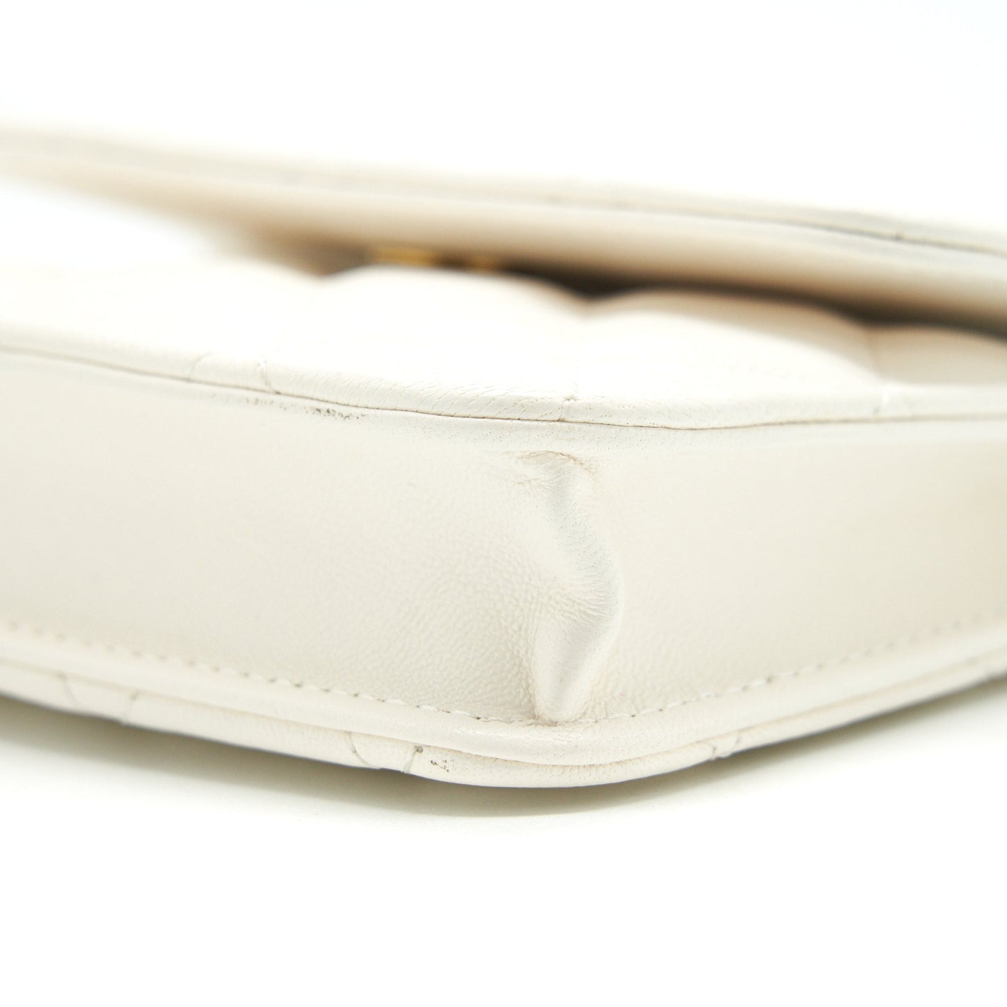 Chanel 21b Pearl crush mini flap bag with chain/belt bag white