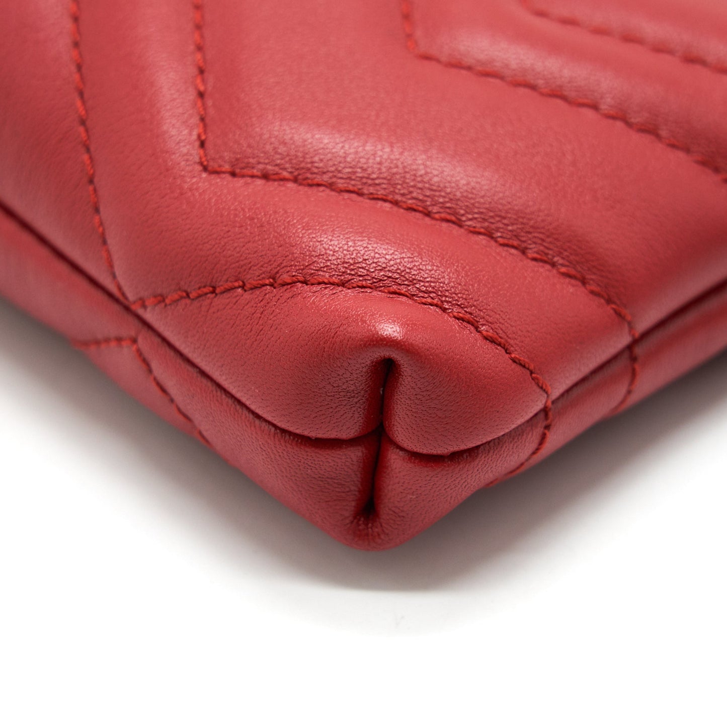 Gucci marmont mini pouch with chain red