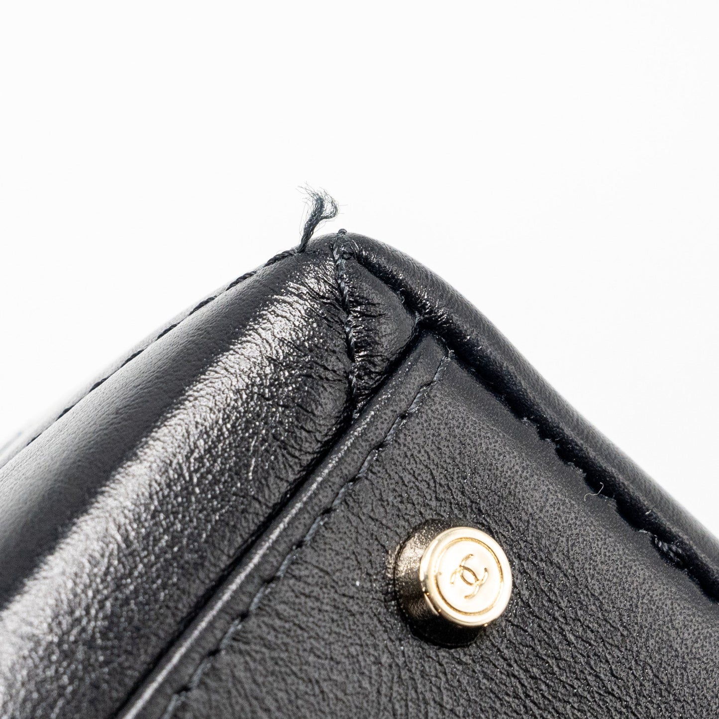 Chanel 23k top handle vanity bag shiny calfskin black (microchip)