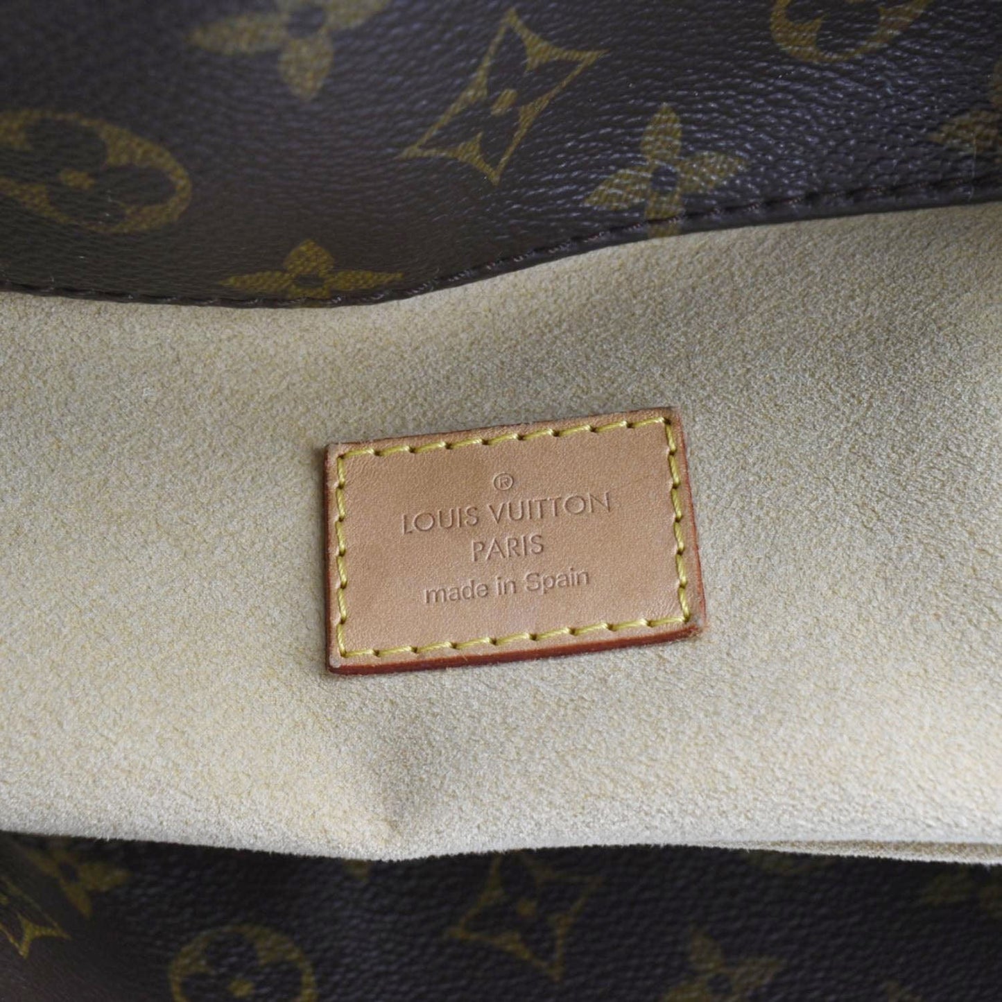 LOUIS VUITTON Artsy MM Monogram Canvas Hobo Bag Brown