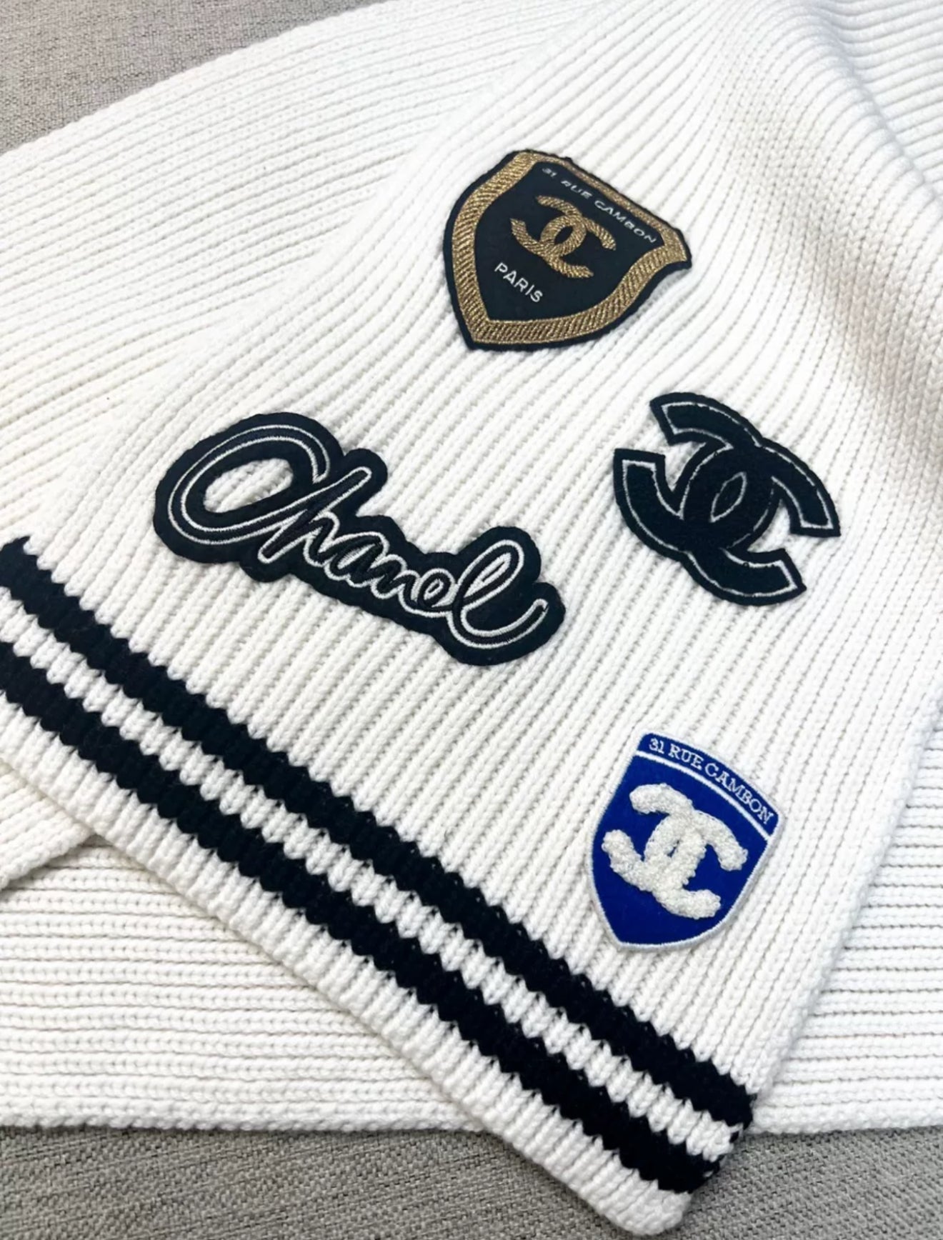 Chanel 24B White cashmere scarf