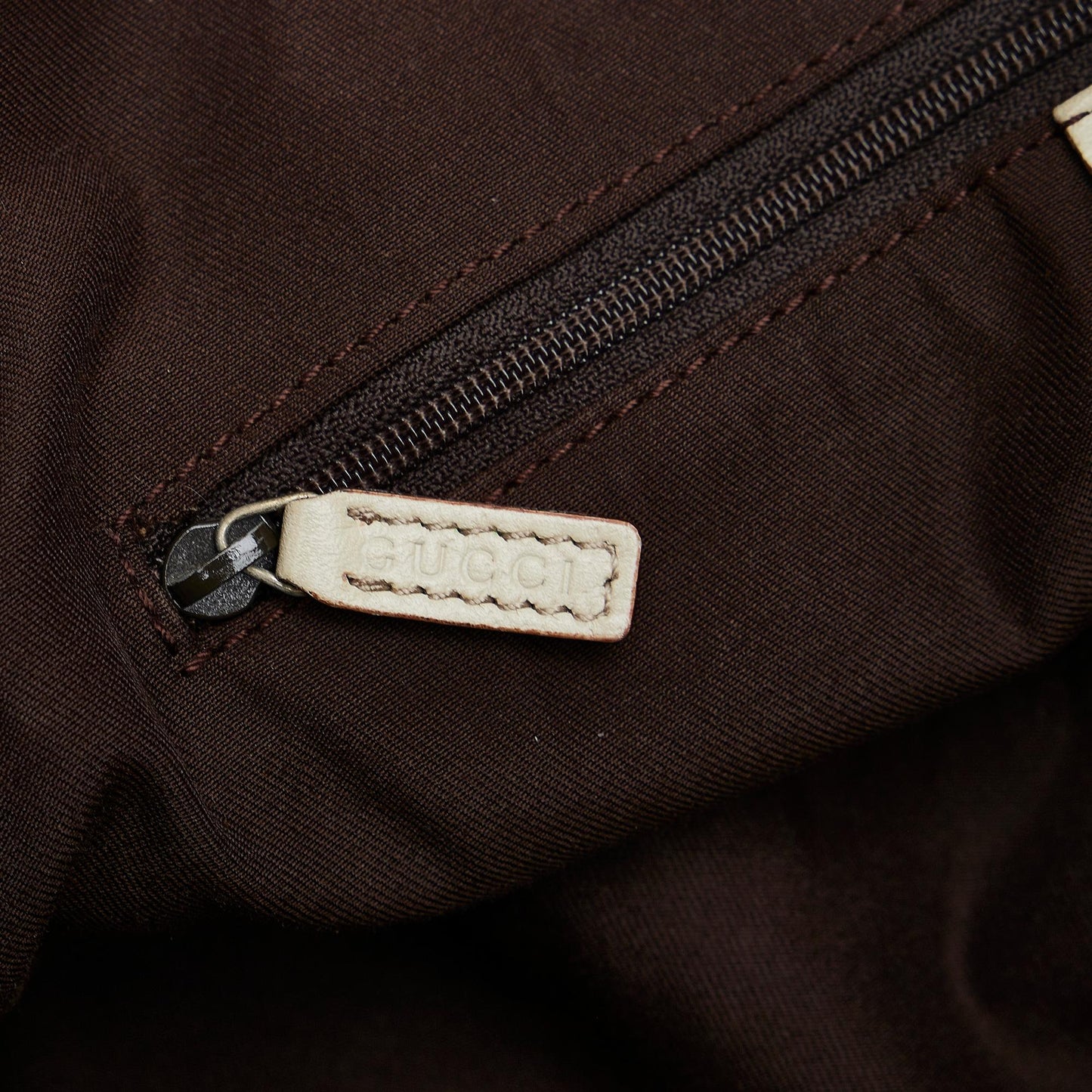 Gucci GG Canvas Pelham Shoulder Bag (SHG-R62bHz)