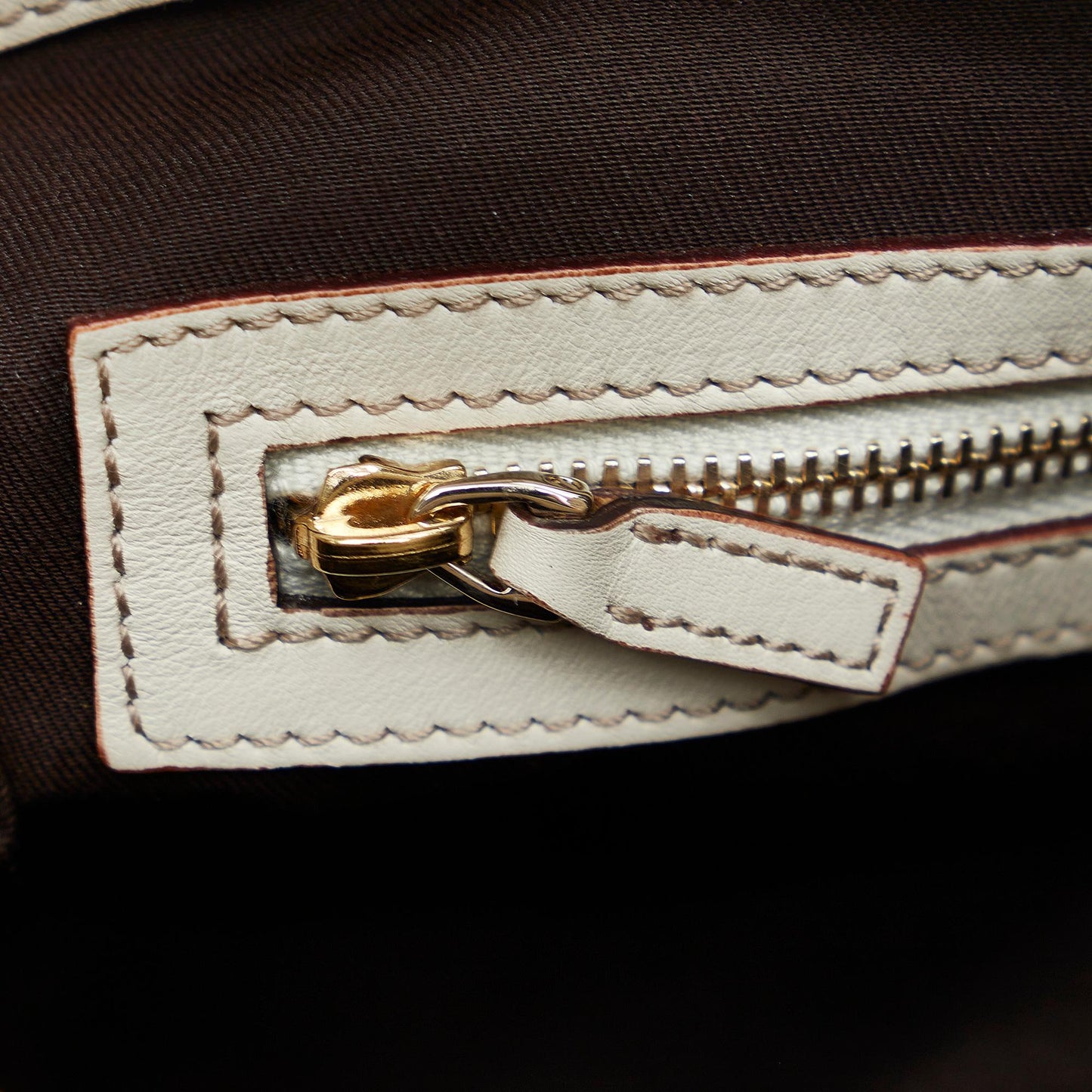 Gucci GG Canvas Punch Shoulder Bag (SHG-1mCEKQ)