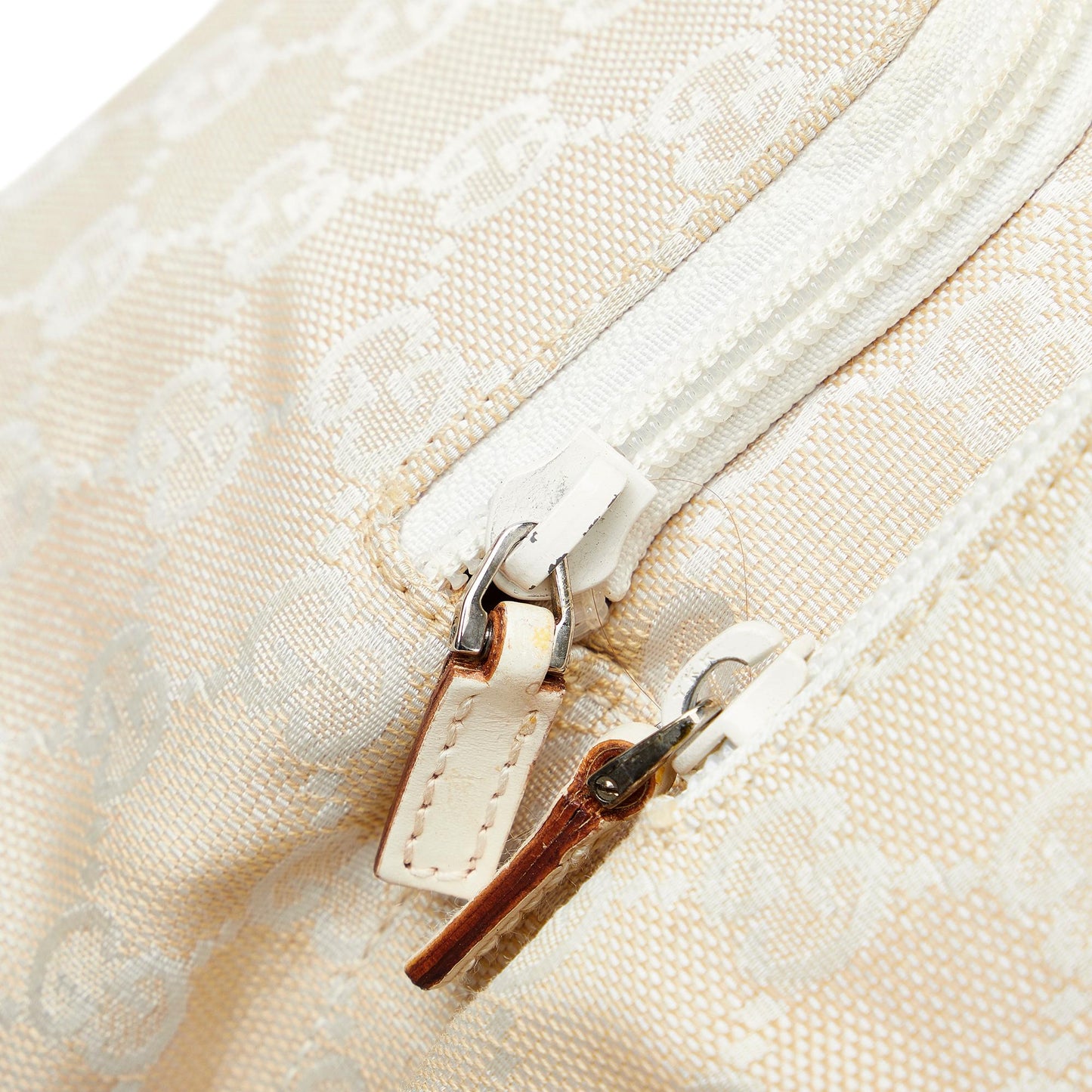 Gucci GG Canvas Shoulder Bag (SHG-iWqhNt)