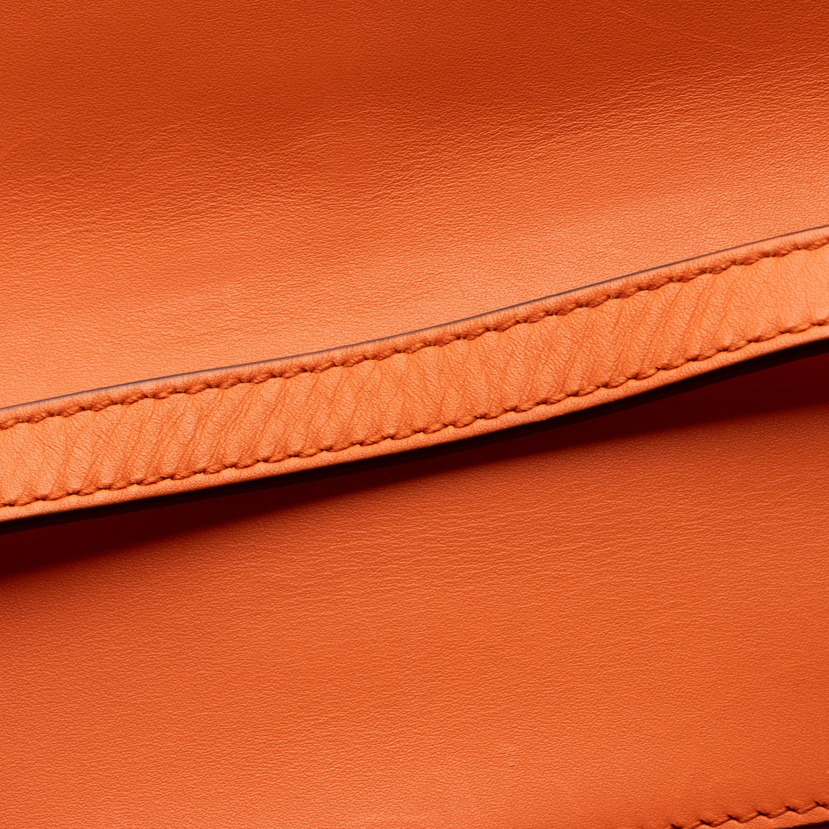 Gucci Leather Sylvie Medium Top Handle (SHF-PUOoAN)