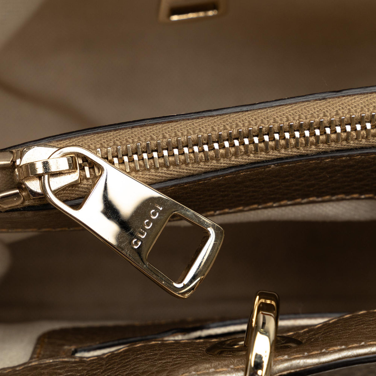 Gucci Medium Bamboo Shopper (SHG-Qy1cuX)