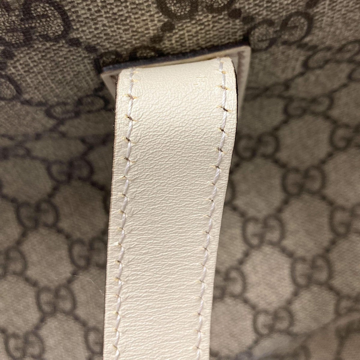 Gucci Medium GG Supreme Joy Tote (SHG-jy1Z5D)