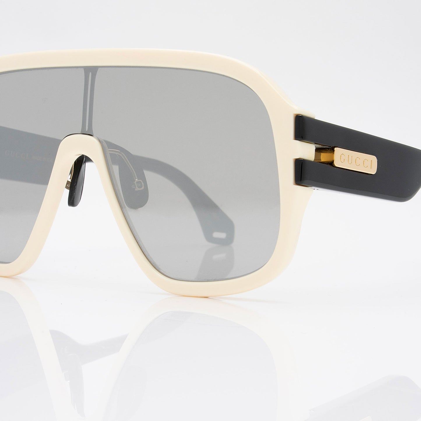 Gucci Oversized Shield Sunglasses (SHF-Y3TGfI)