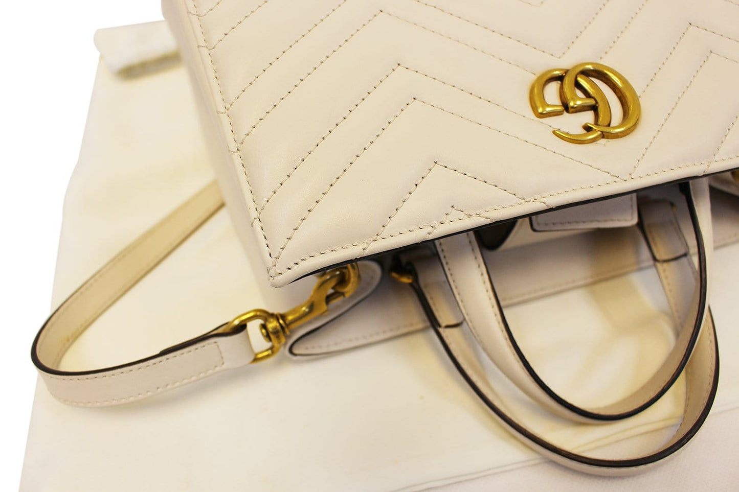 GUCCI GG Marmont small Matelass� Top Handle White Tote Bag 448054