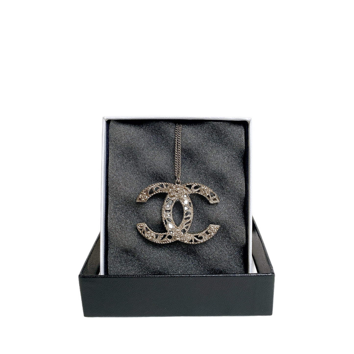 CHANEL NECKLACE