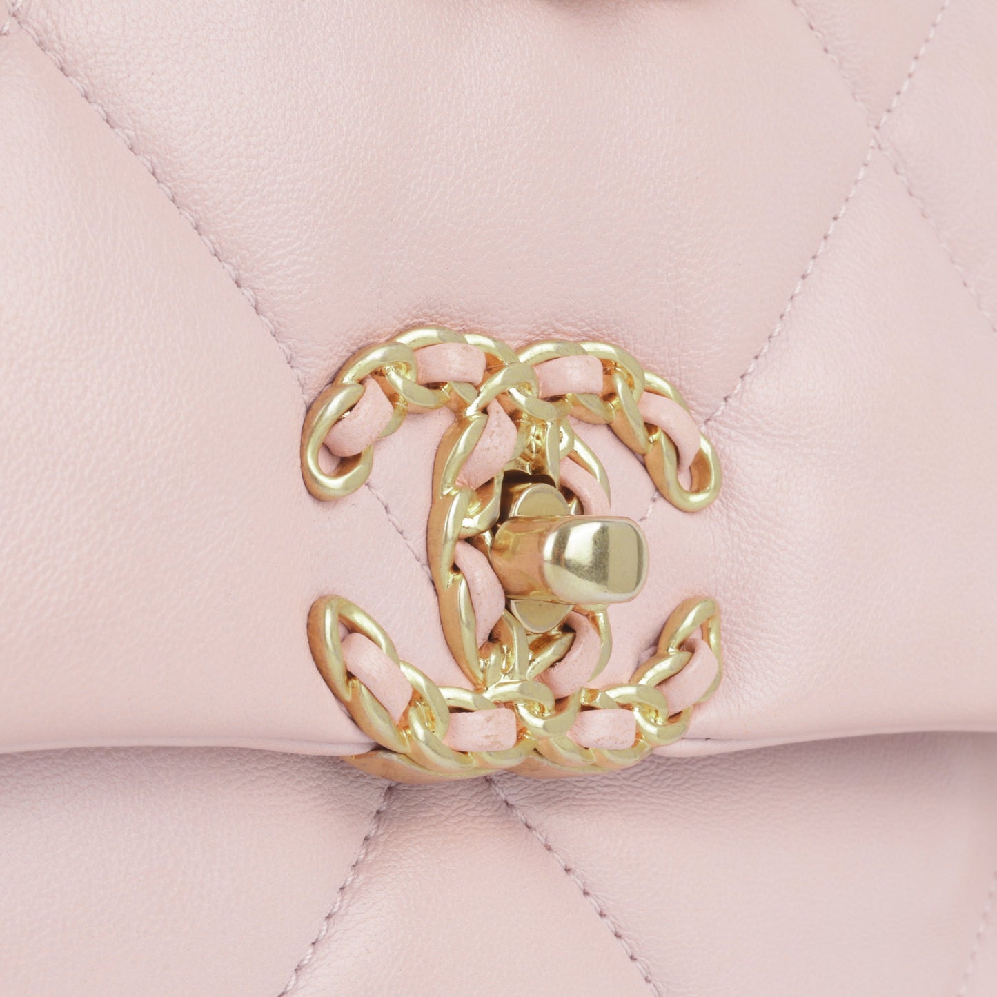 Chanel Chanel 19 - Small