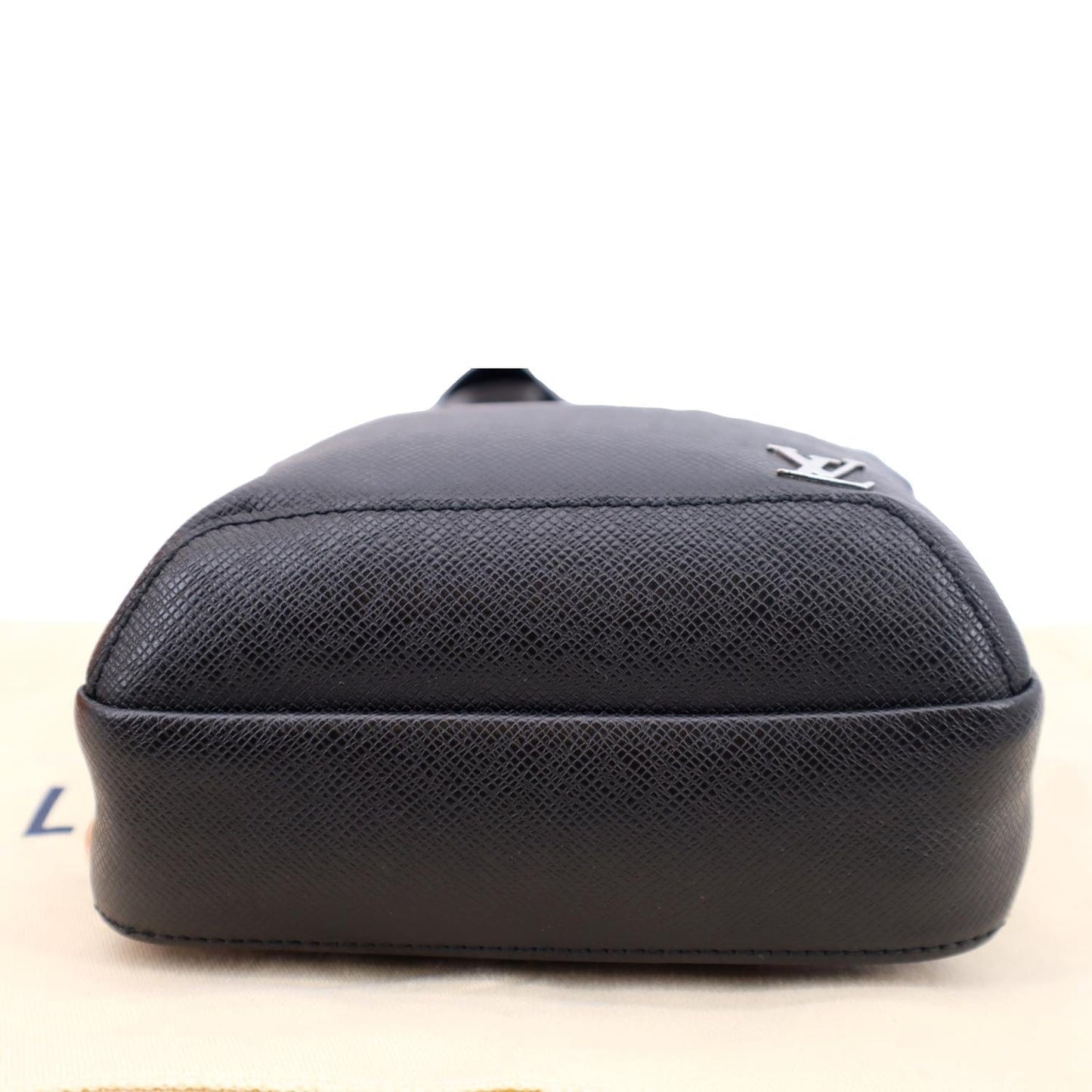 LOUIS VUITTON Avenue Sling Taiga Leather Backpack Bag Black