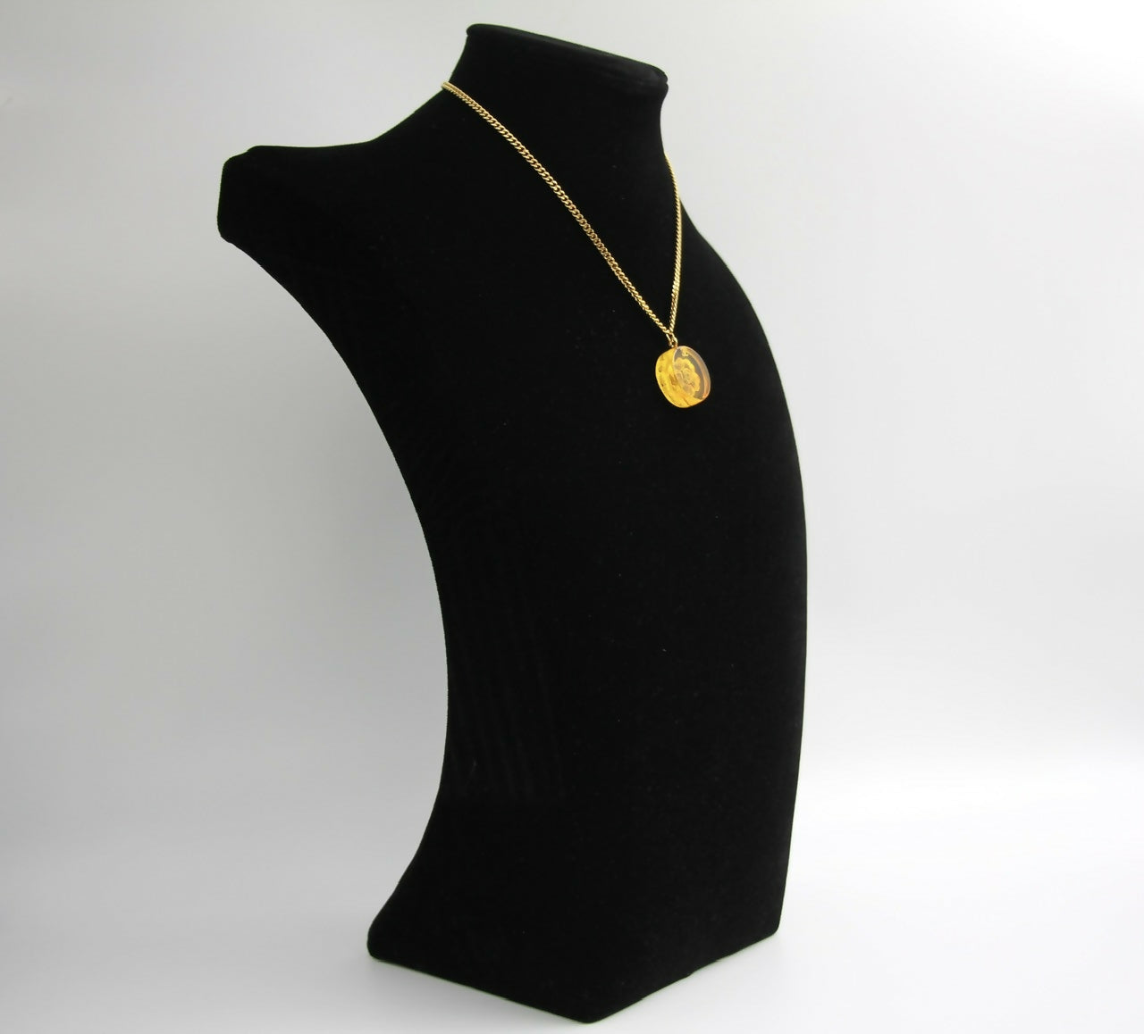 Chanel Vintage 98A Acrylic Light Yellow Brown Camellia Necklace