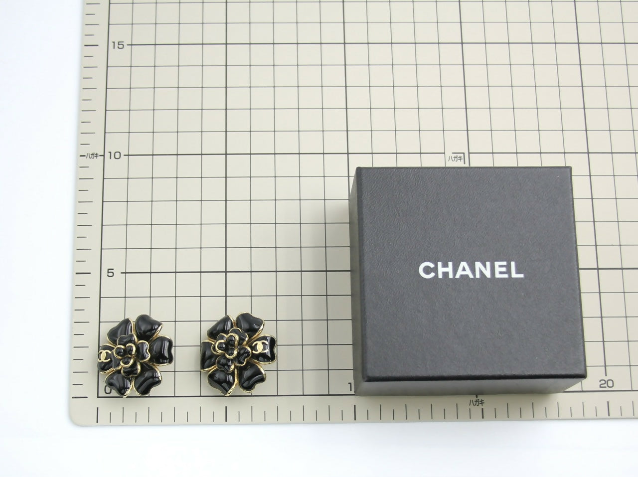 Chanel Vintage 02A Gripoix Shiny Black Large Camellia Clip-on Earrings