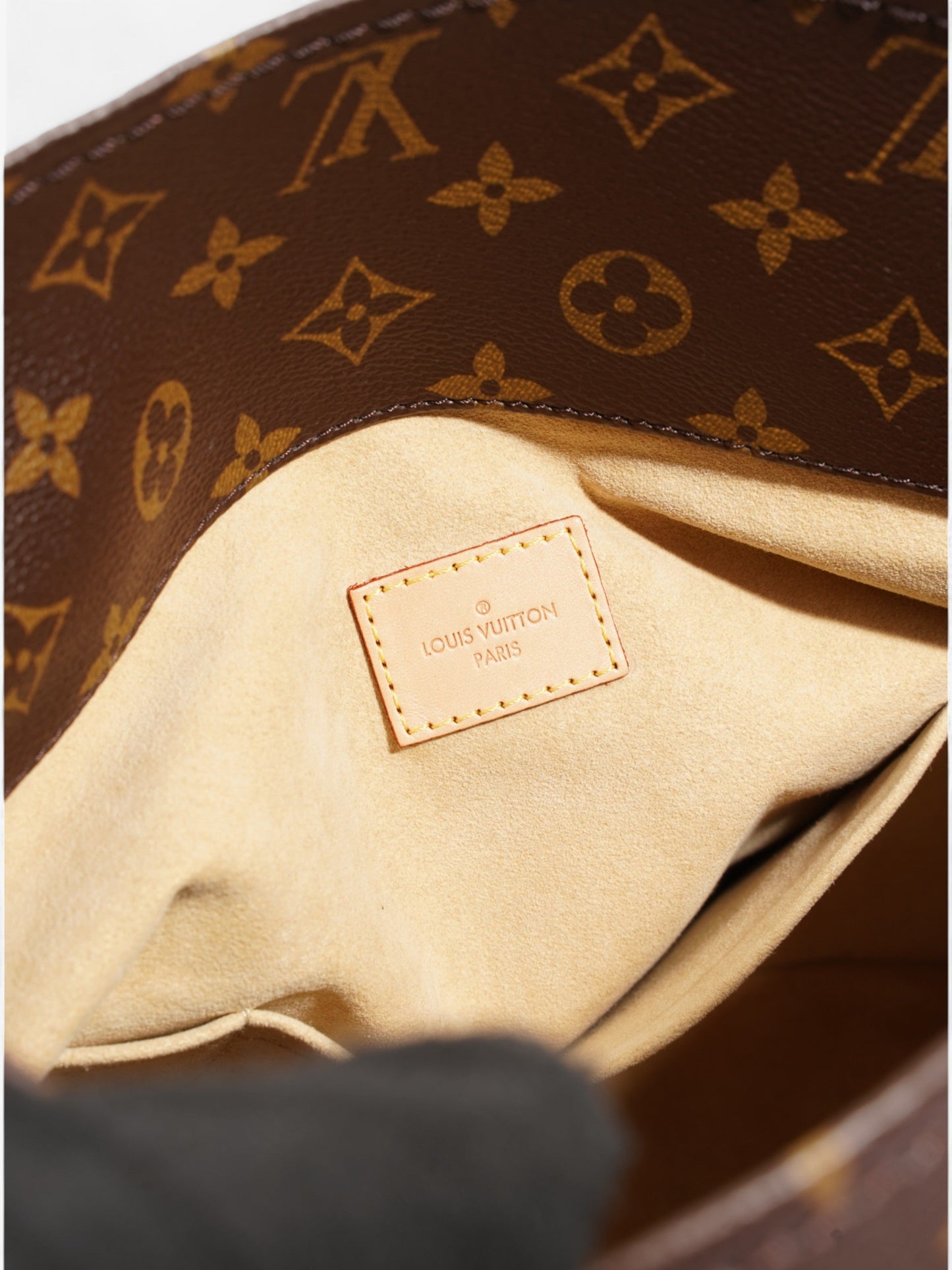 Louis Vuitton Artsy MM Monogram Coated Canvas