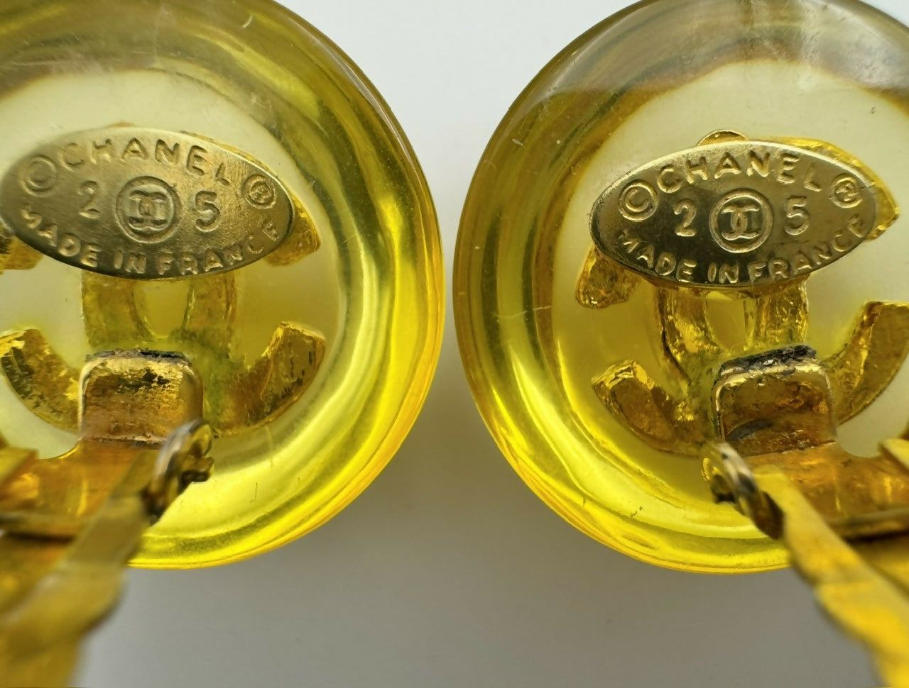 Chanel Vintage 1988 Gold-plated & Resin Round Clip-on earrings