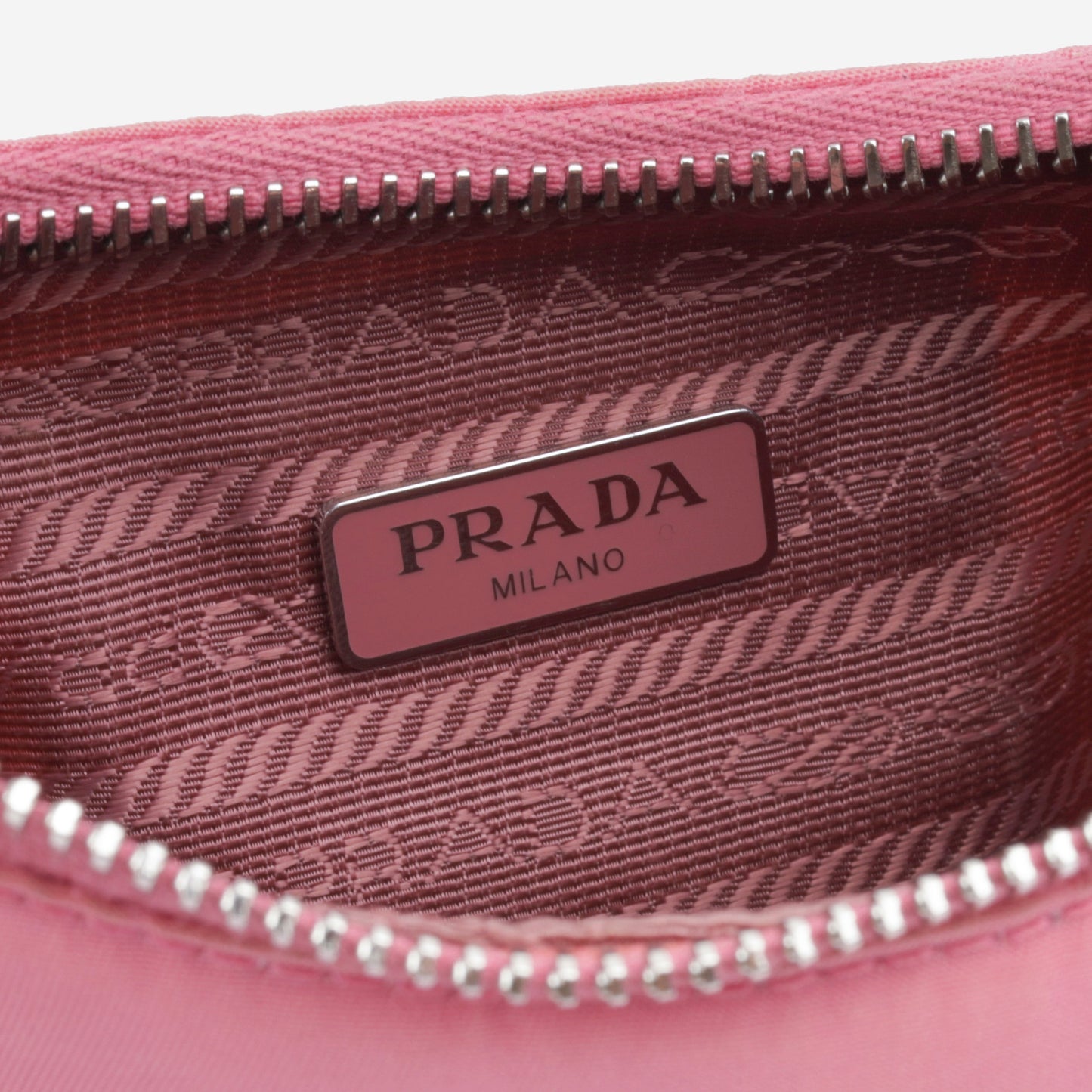 Prada Re-Edition 2005 - Nylon