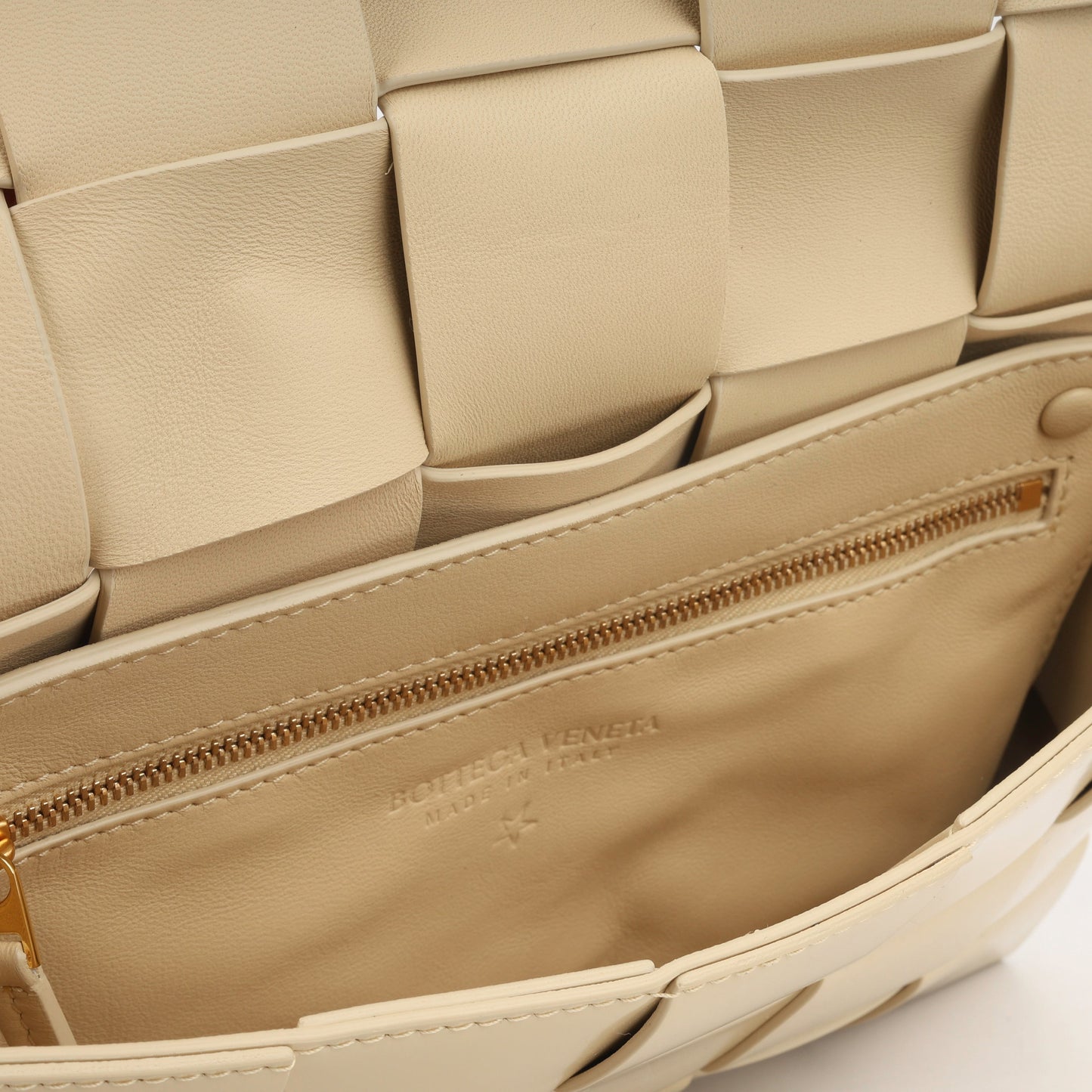 Bottega Veneta Medium Casette - Cream