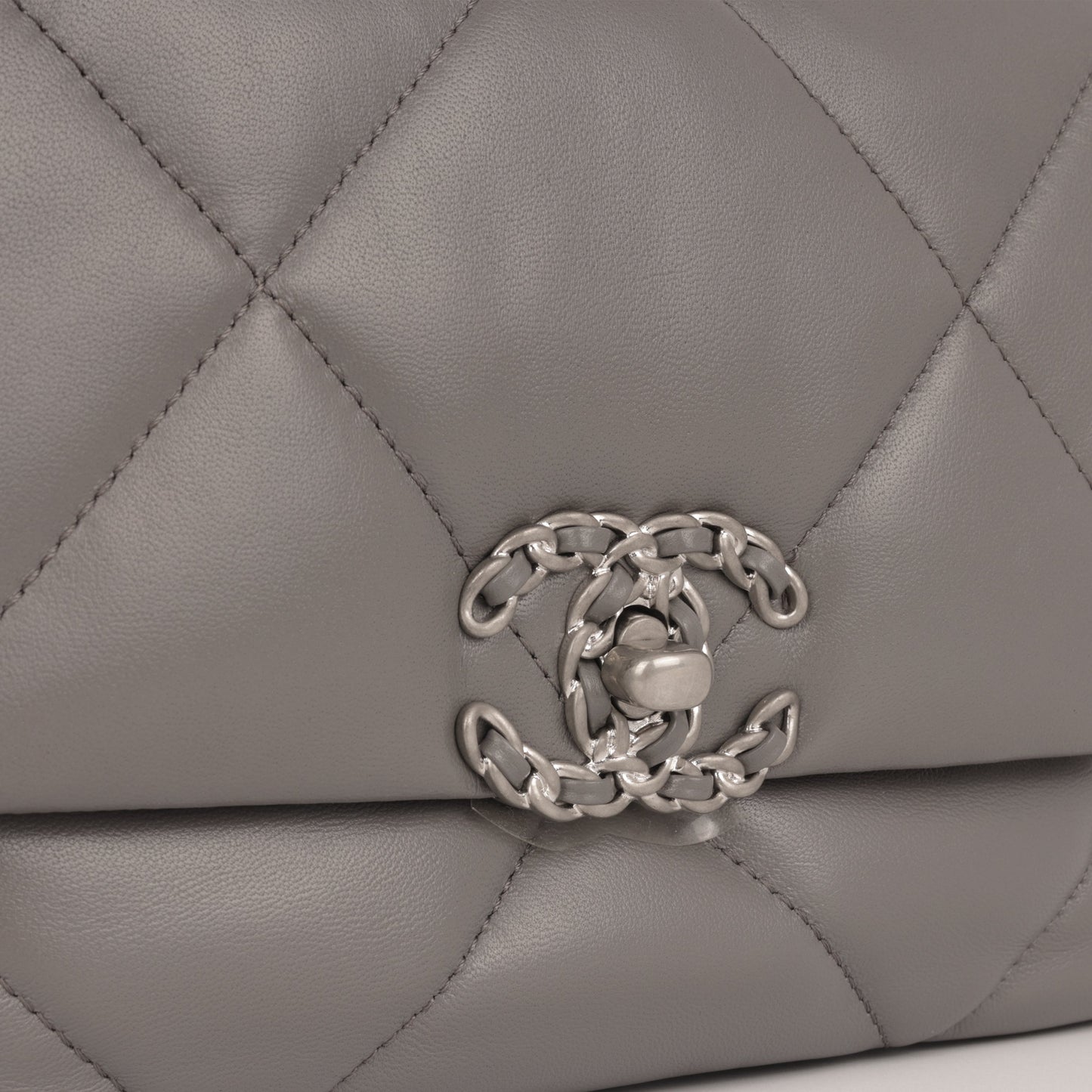 Chanel Chanel 19 - Small