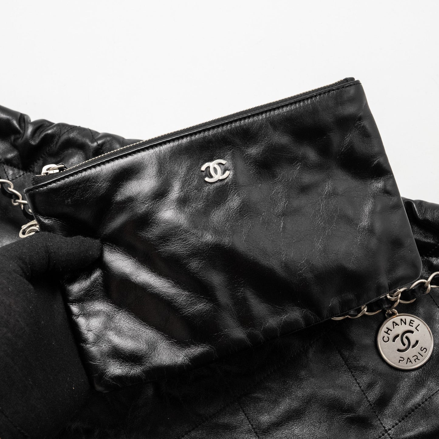 Chanel Medium 22 Shiny Calfskin Black (microchip)