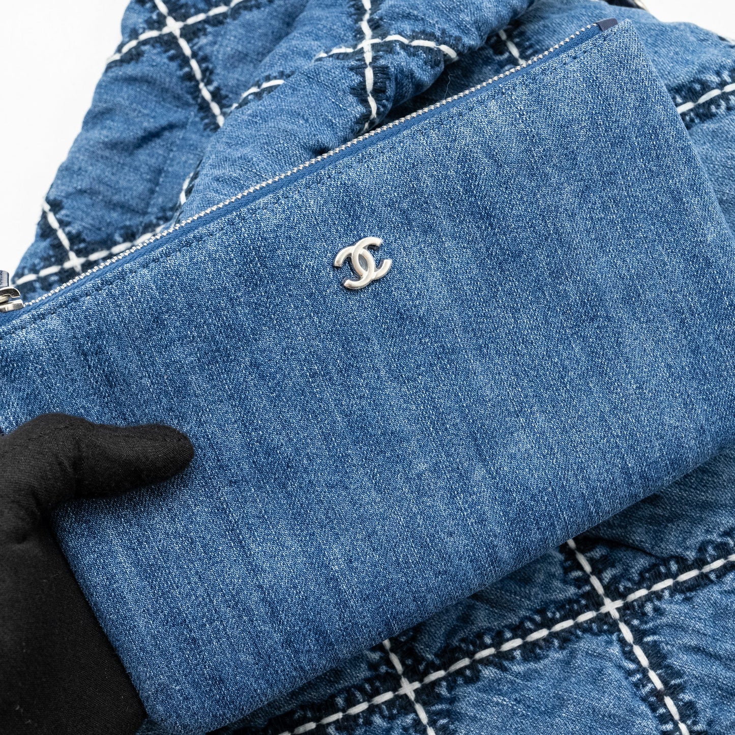 Chanel Small 22 Bag Denim Blue/White (Microchip)