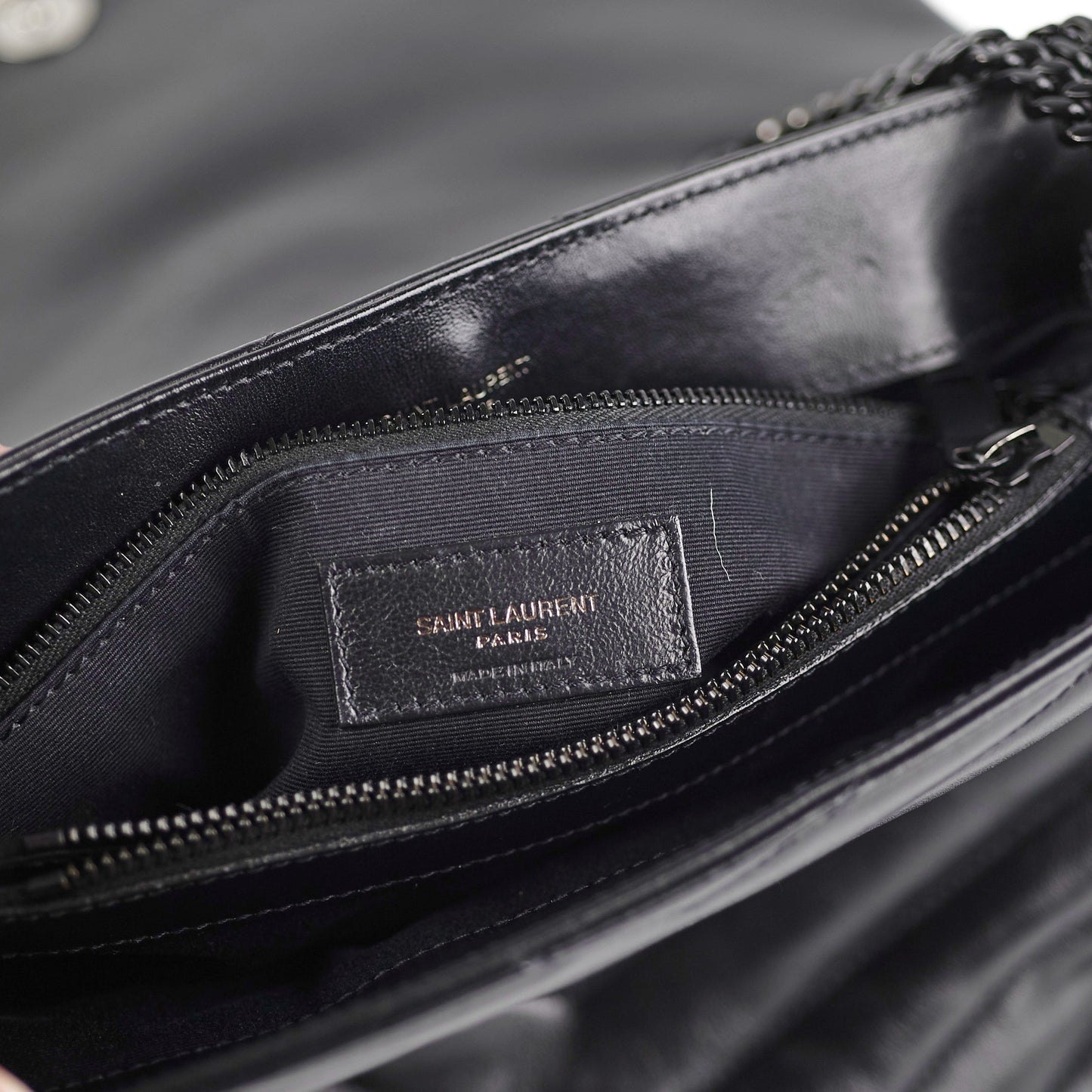 Saint Laurent Loulou Medium So Black