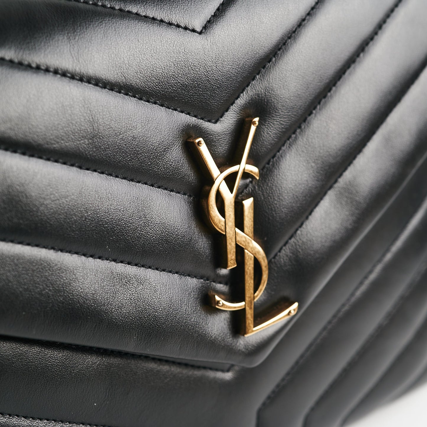 Saint Laurent Loulou Medium Black