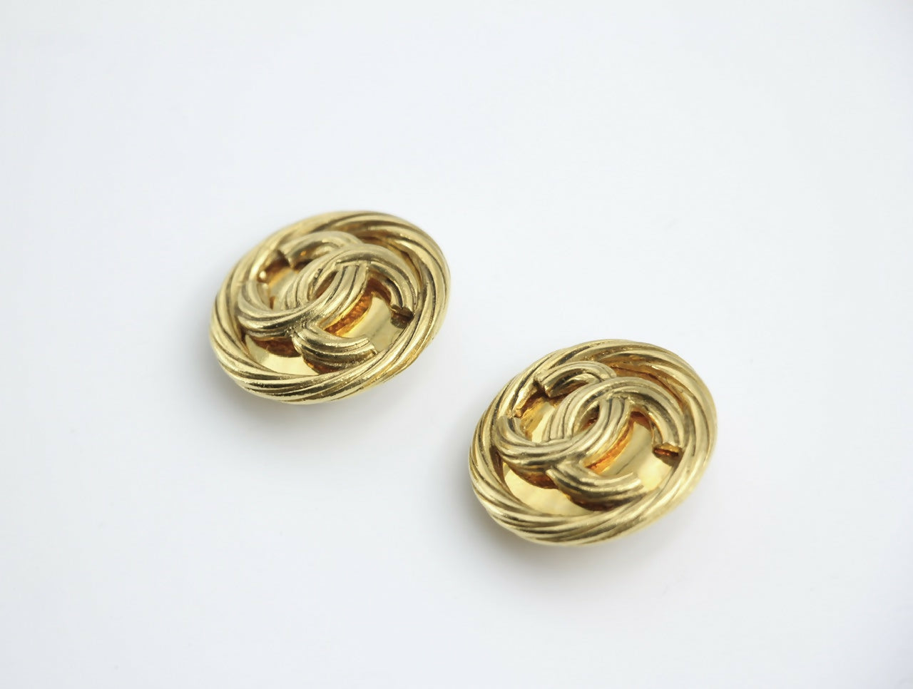 Chanel Vintage 93P Gold Plated Button Gold Clip-on Earrings