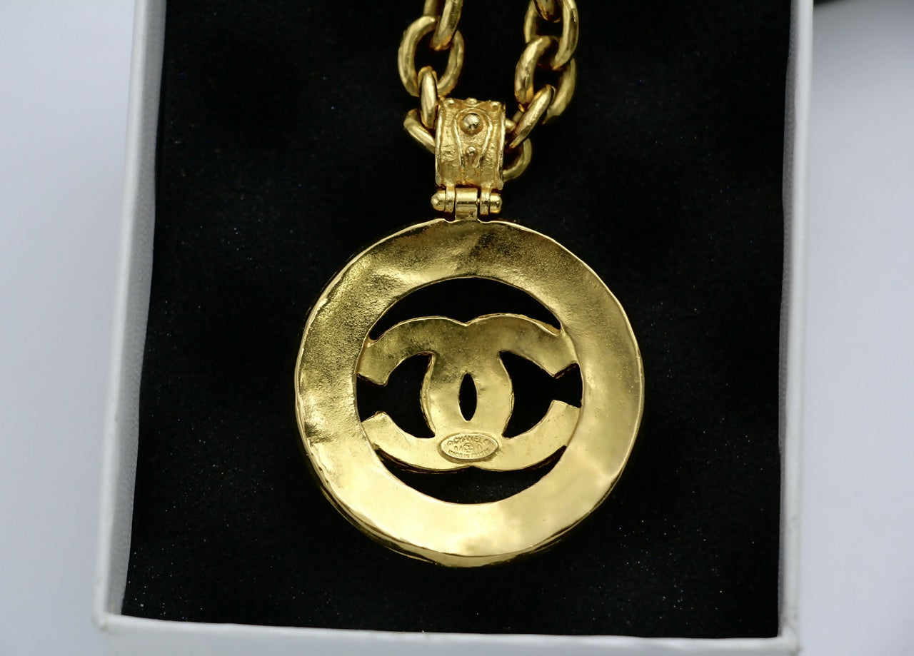 Chanel Vintage 94A Grapevine Gold Plated Medal Long Necklace