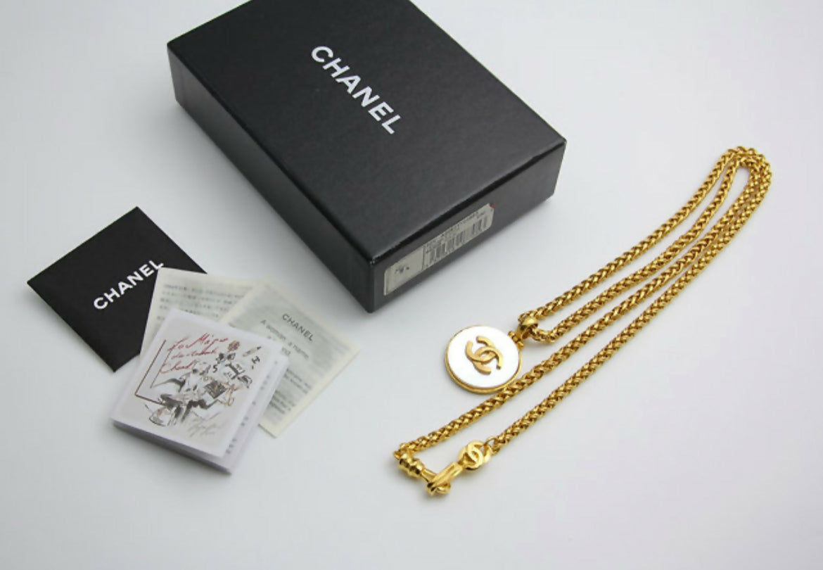 Chanel Vintage 95A Mother-of-Pearl Gold-plated Short Stacking Strap Long Necklace