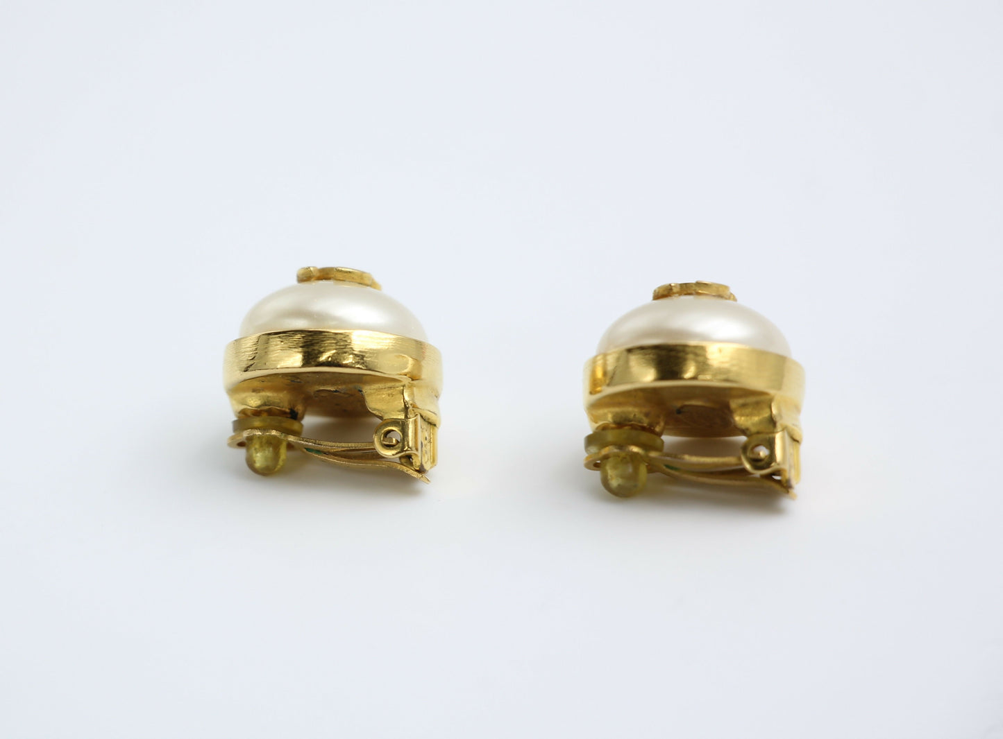 Chanel Vintage 97P Gold-plated & Imitation Pearl Gold Hoop Round Earrings