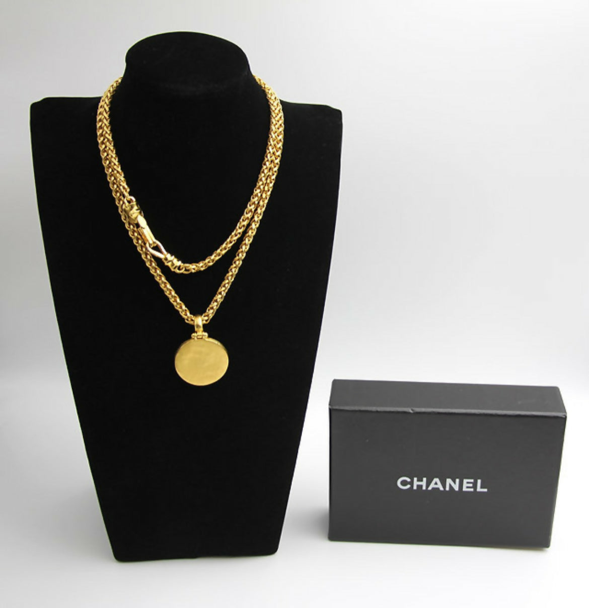 Chanel Vintage 95A Mother-of-Pearl Gold-plated Short Stacking Strap Long Necklace