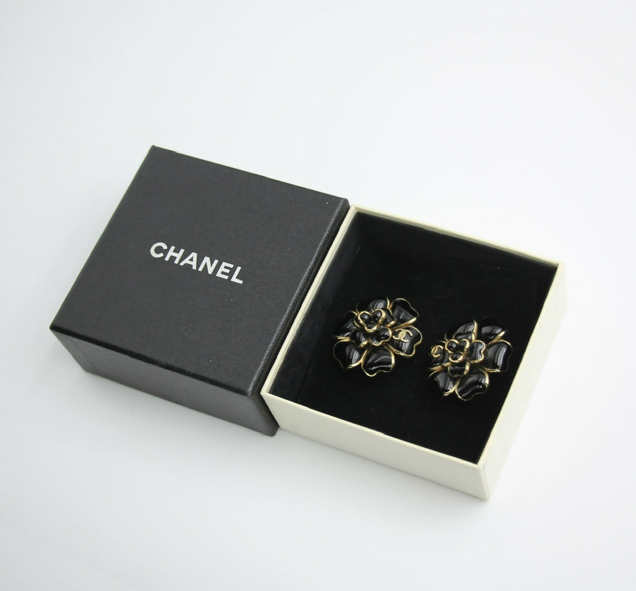 Chanel Vintage 02A Gripoix Shiny Black Large Camellia Clip-on Earrings