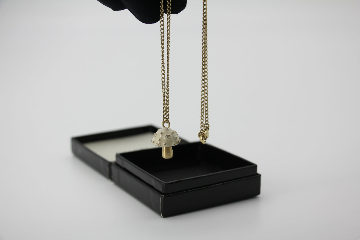 Chanel Vintage 03S Metal White Mushroom Necklace