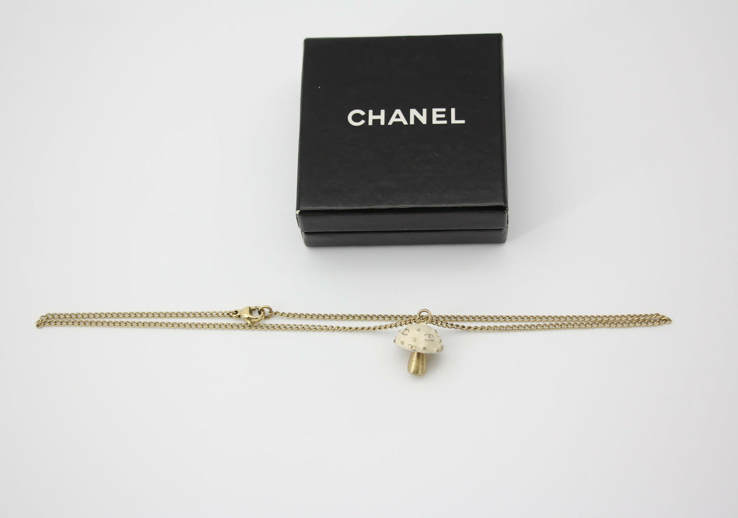Chanel Vintage 03S Metal White Mushroom Necklace