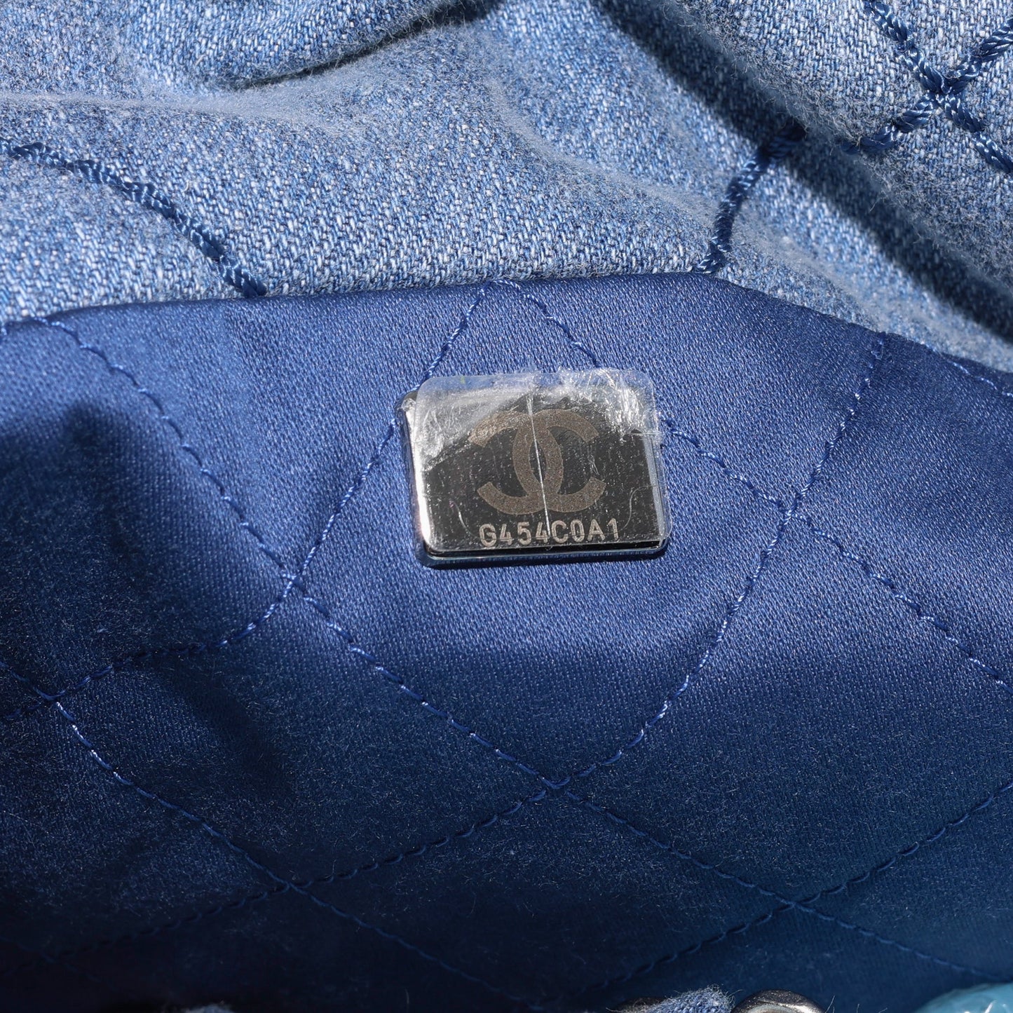 Chanel Small 22 Tote - Blue denim