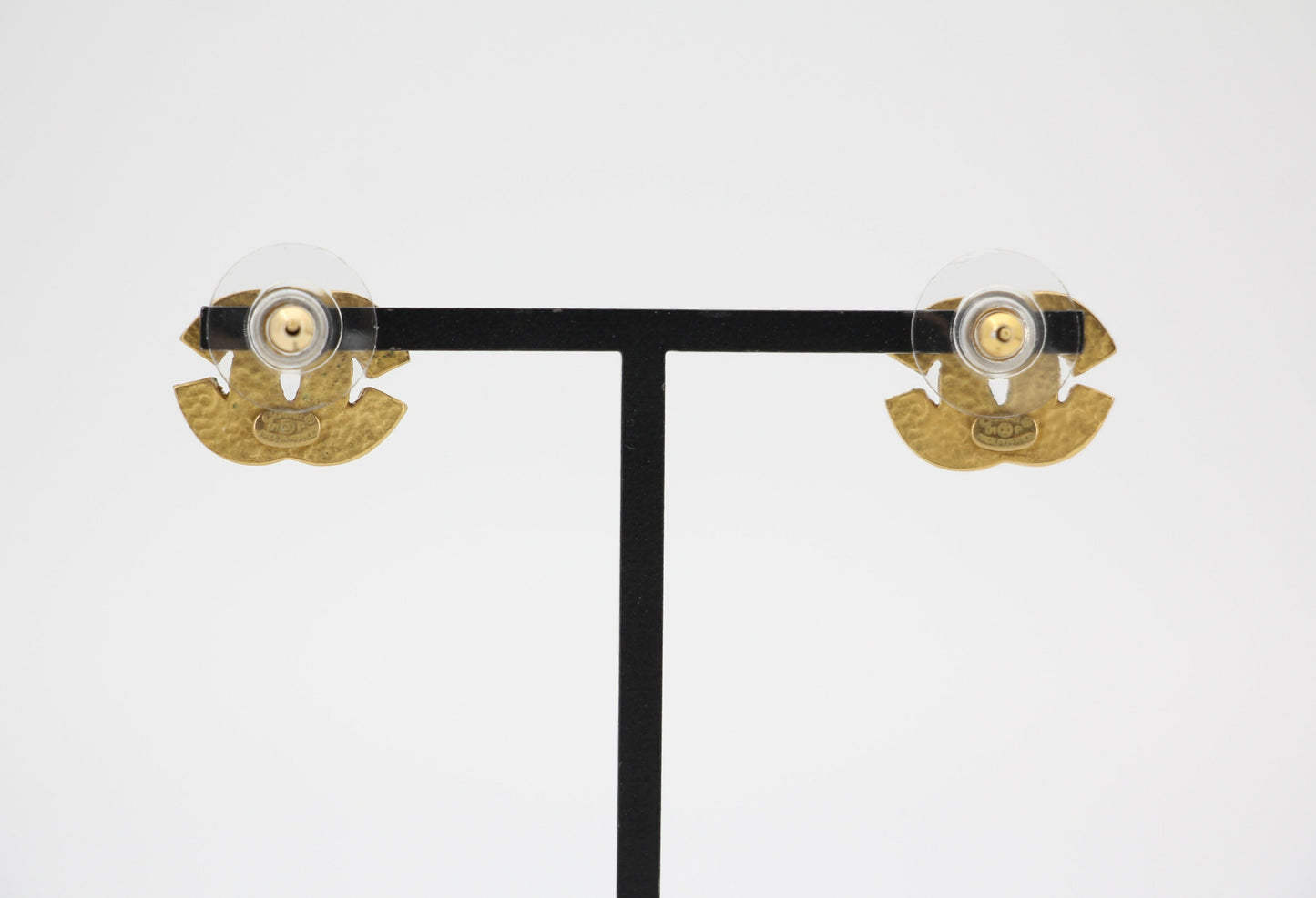 Chanel Vintage 01P Gold-plated Bright Gold CC Clip-on Earrings