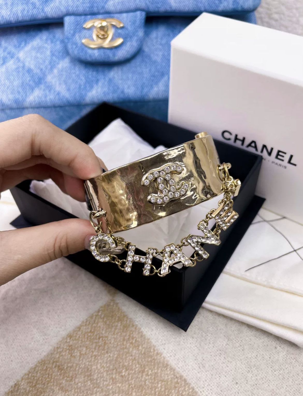 Chanel 21A gold CC letter chain bracelet