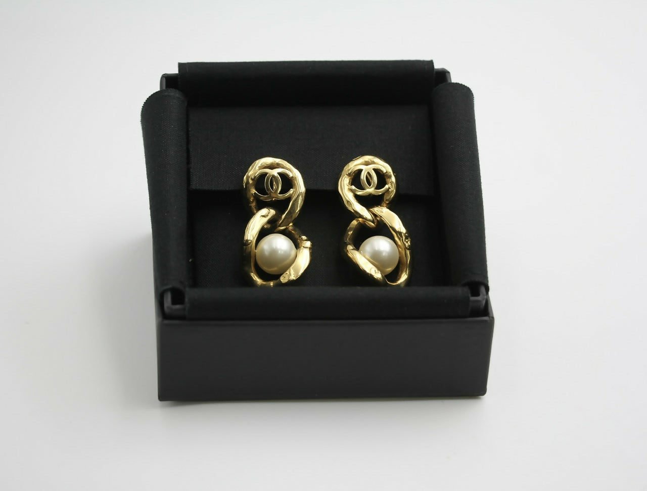 Chanel L20C Imitation Pearl Figure Eight Two-Buckle Lock Earrings