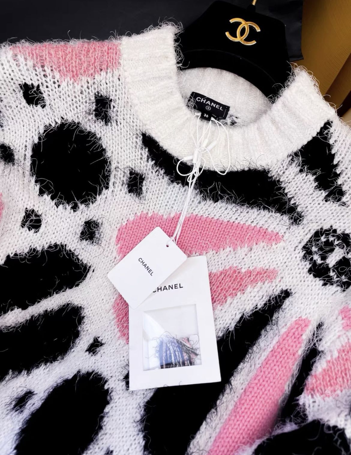 Chanel 23AW pink and black sweater
