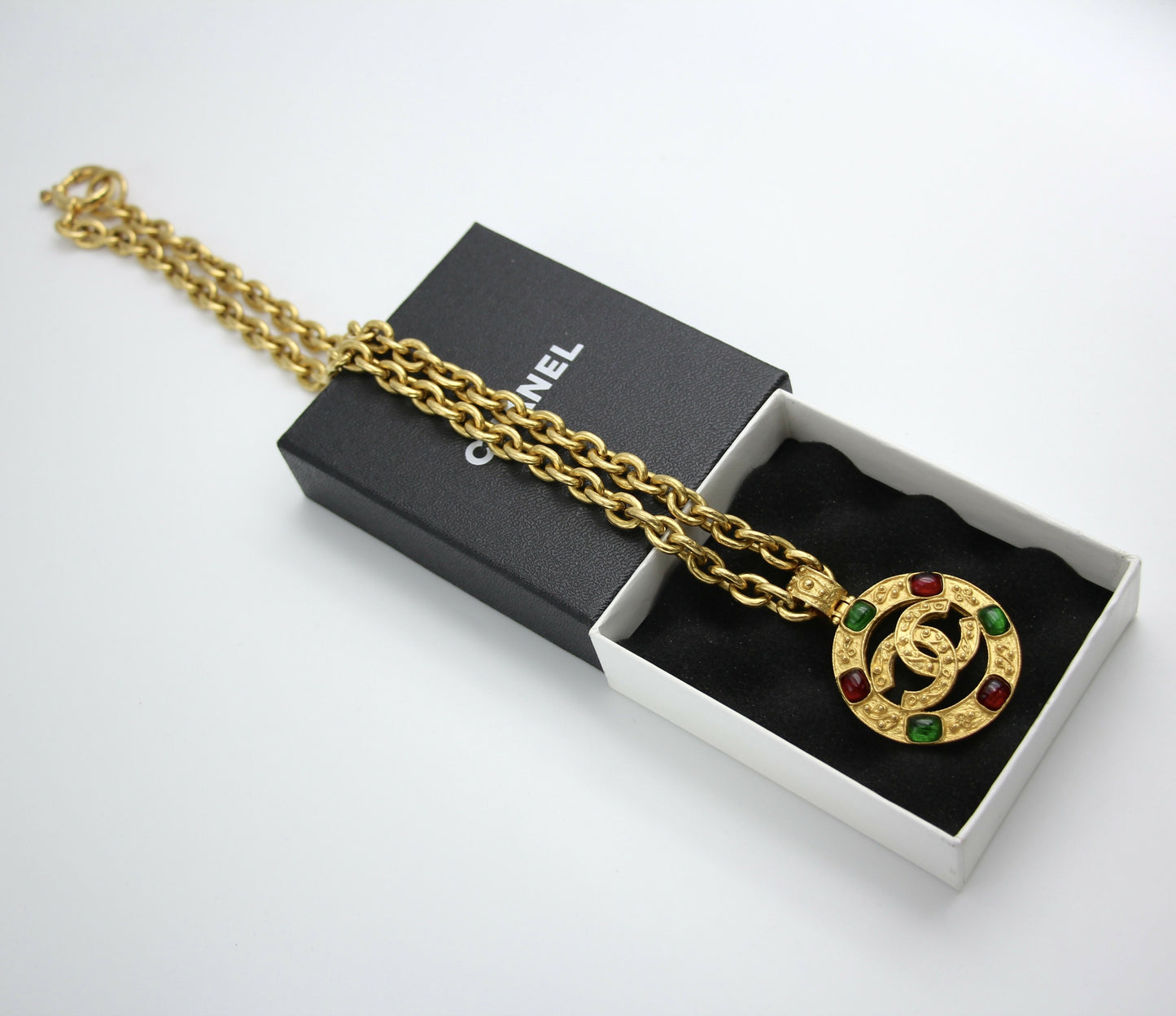 Chanel Vintage 94A Grapevine Gold Plated Medal Long Necklace