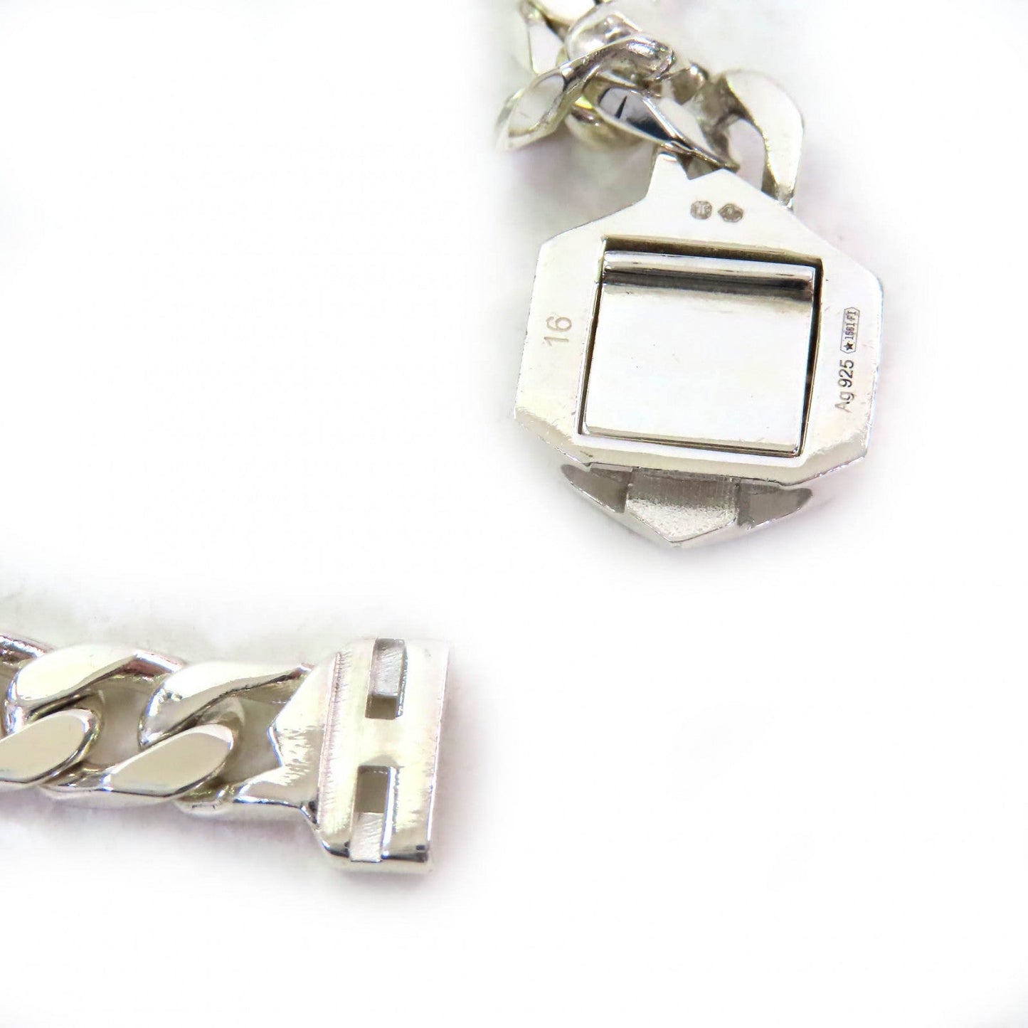 Gucci Trademark Bure Rubbed T logo bangle Silver Bracelet