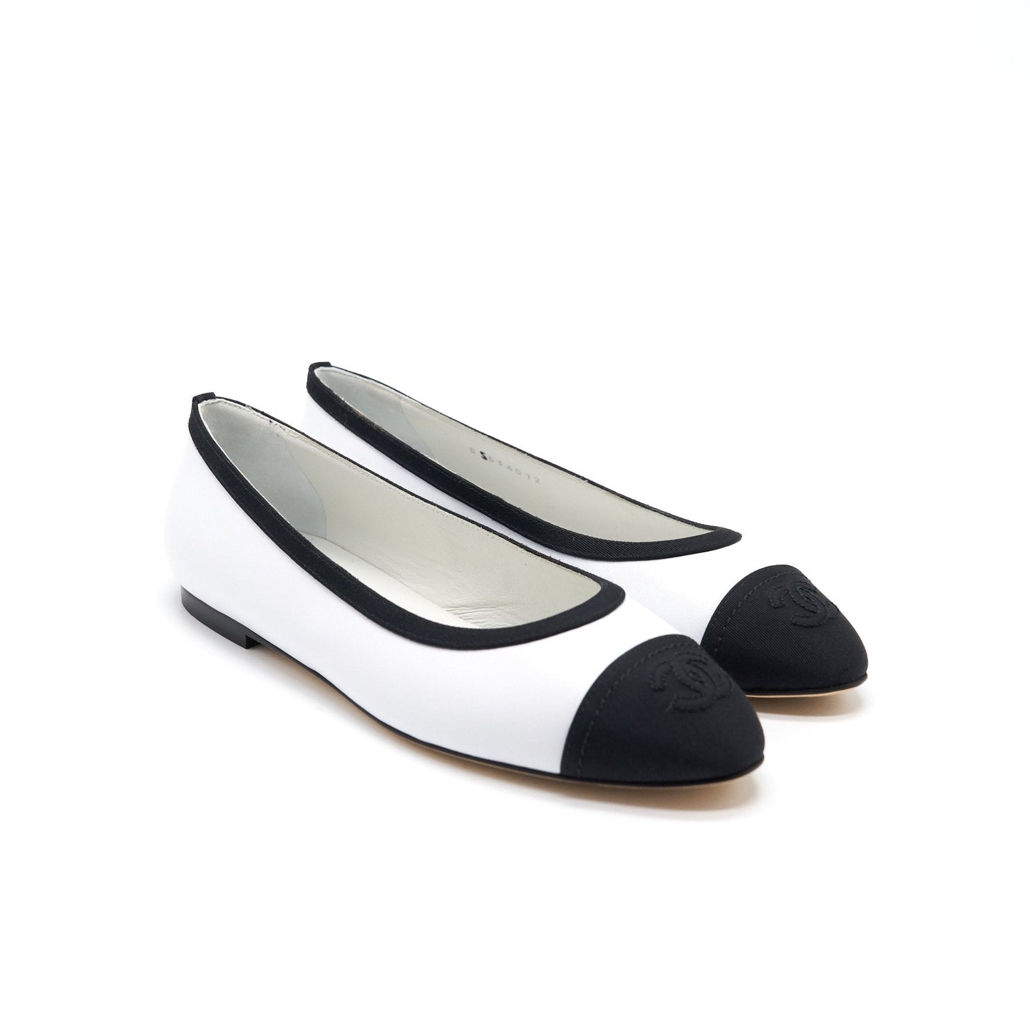 Chanel Flats Black / White Size 36.5
