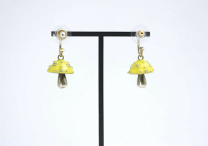 Chanel Vintage 03S Metal Yellow Mushroom Grain Hoop Stud Earrings