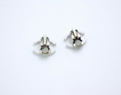 Chanel Vintage 04C Resin All-White Simple Style Clip-on Earrings